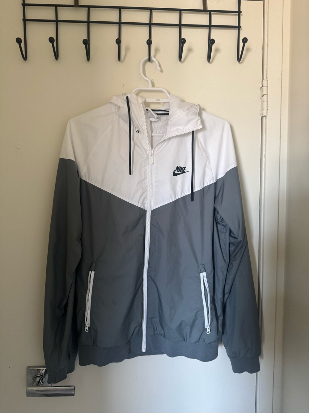 Nike Men’s White and Gray Colorblock Windbreaker Jacket